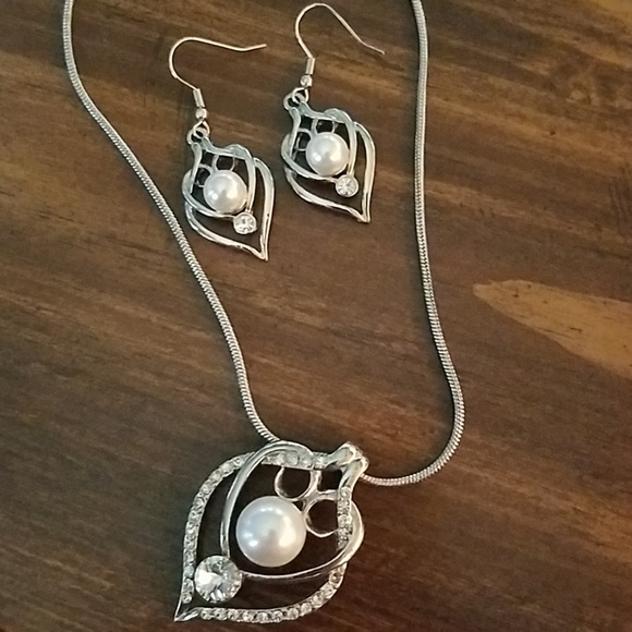 Sterling silver Jewelry - 💲🍊SALE🍊💲Entwined hearts Sterling silver